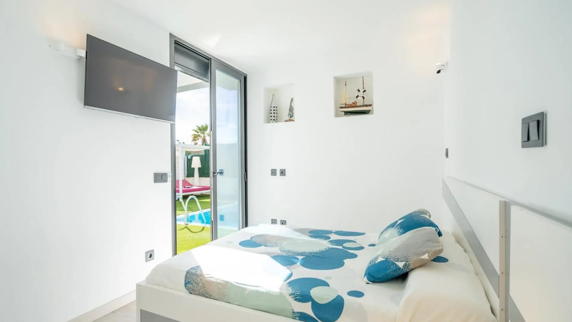 Seaside Villa With Swimming Pool 圣玛加利达