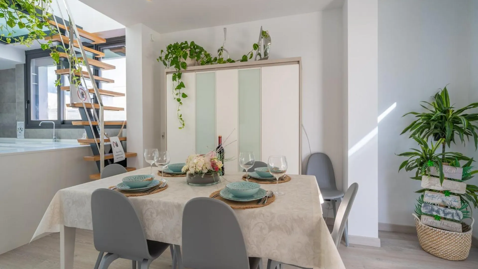 Seaside Villa With Swimming Pool 圣玛加利达